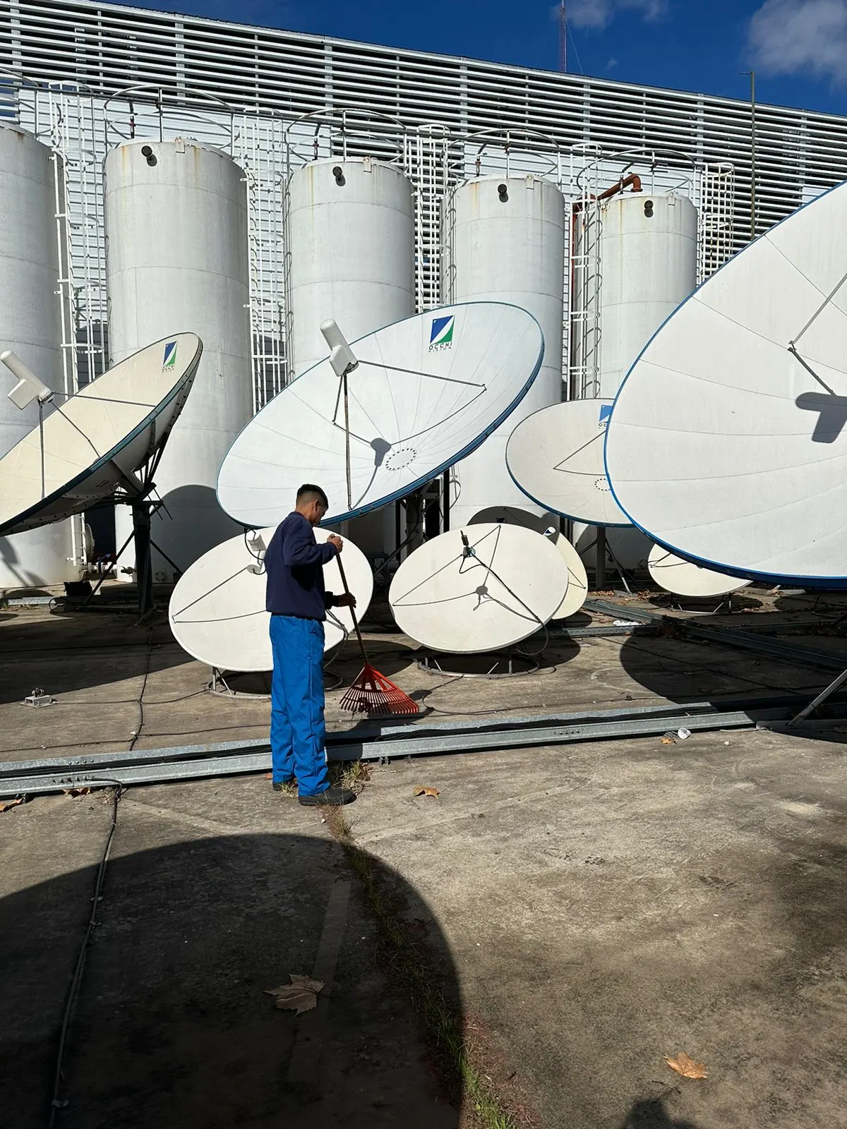 Mantenimiento de terraza con antenas
